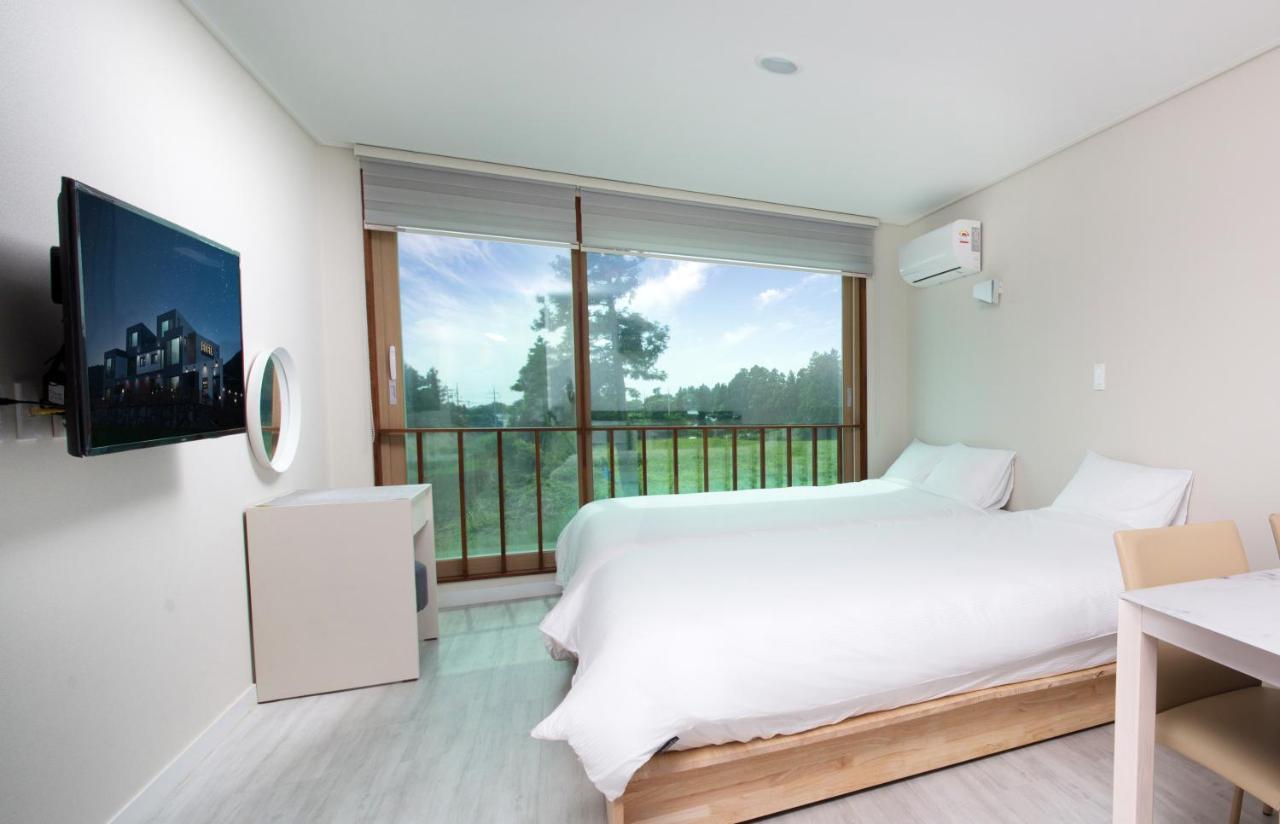 Poeta Pension Seogwipo Exterior photo