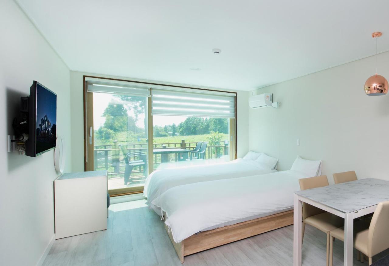 Poeta Pension Seogwipo Exterior photo